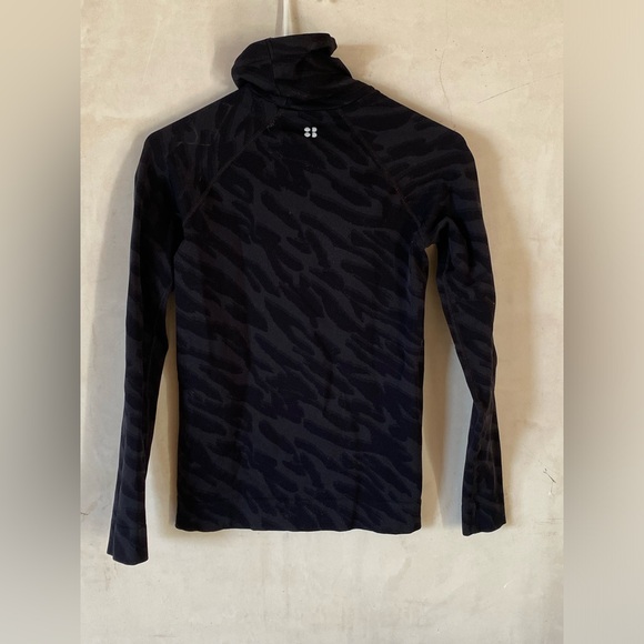 SWEATY BETTY Black Animal Print Base Layer Turtleneck Size S - Picture 2 of 4
